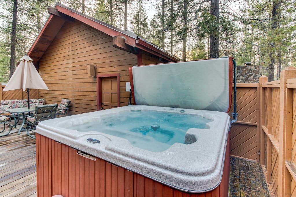 Cabin-style retreat with WiFi, private hot tub, & SHARC access