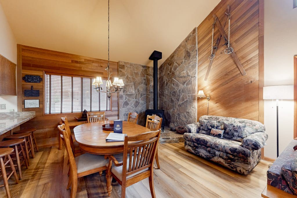 Cabin-style retreat with WiFi, private hot tub, & SHARC access