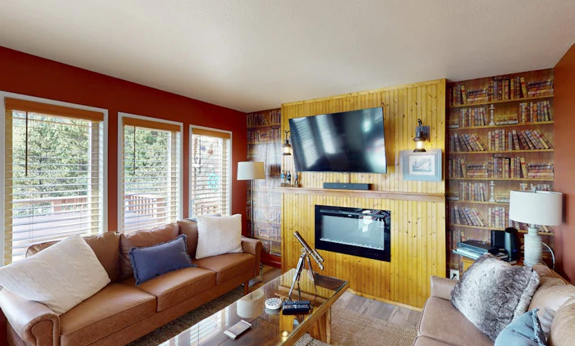 Coastal retreat with ocean views, patio, WiFi, streaming