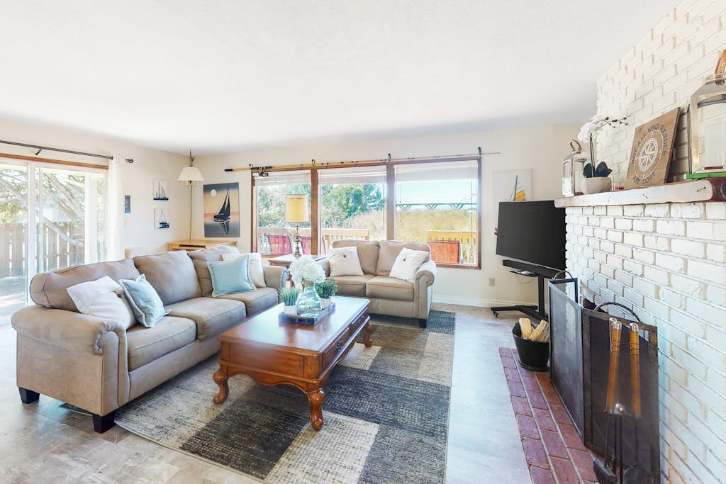 Dog-friendly house on Alsea Bay with bridge views, grill & private hot tub