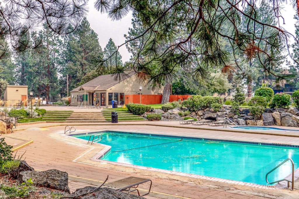 Dog-friendly ground-floor condo with pools, hot tubs, sauna, & fitness room