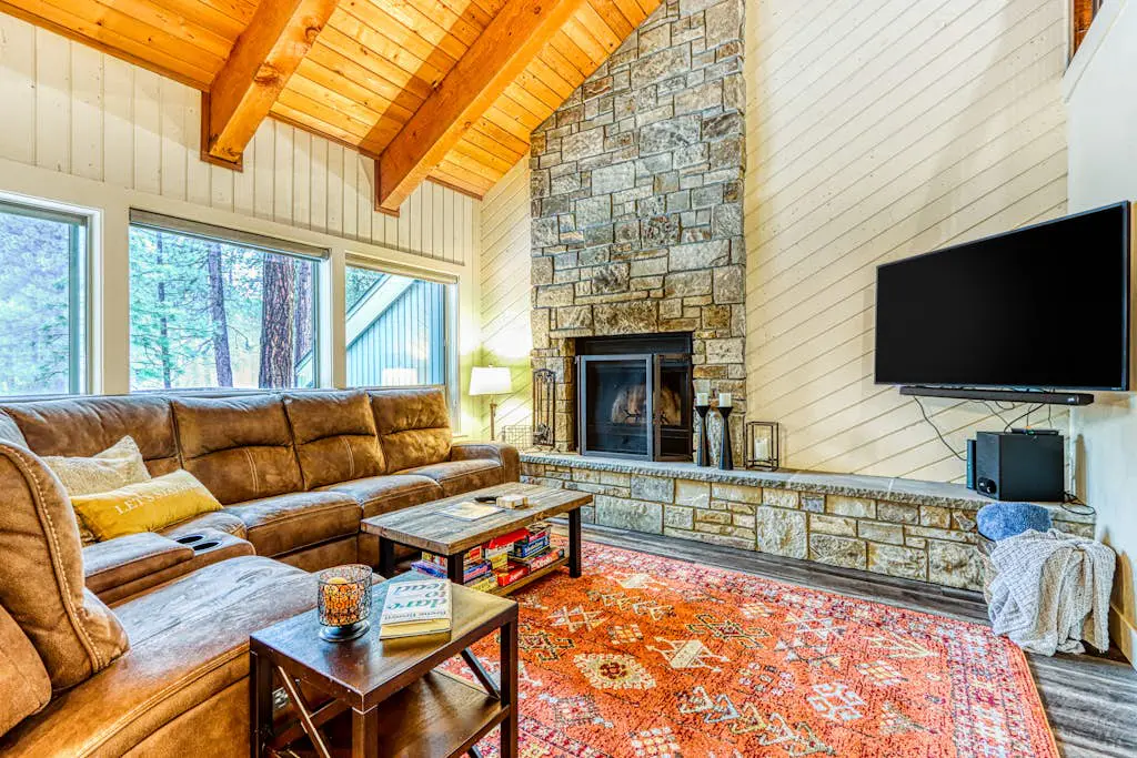 Dog-friendly home next to South Meadow pool with fireplace & washer&dryer