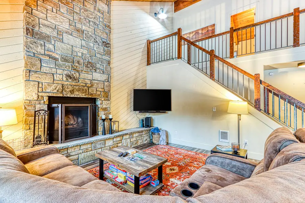 Dog-friendly home next to South Meadow pool with fireplace & washer&dryer