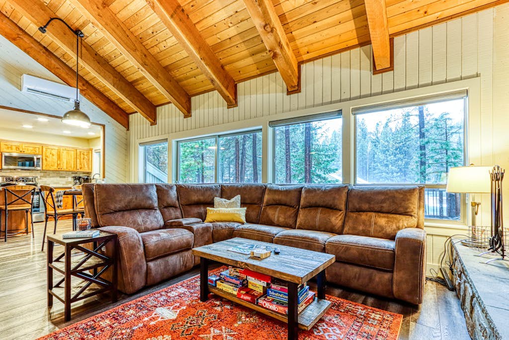 Dog-friendly home next to South Meadow pool with fireplace & washer/dryer