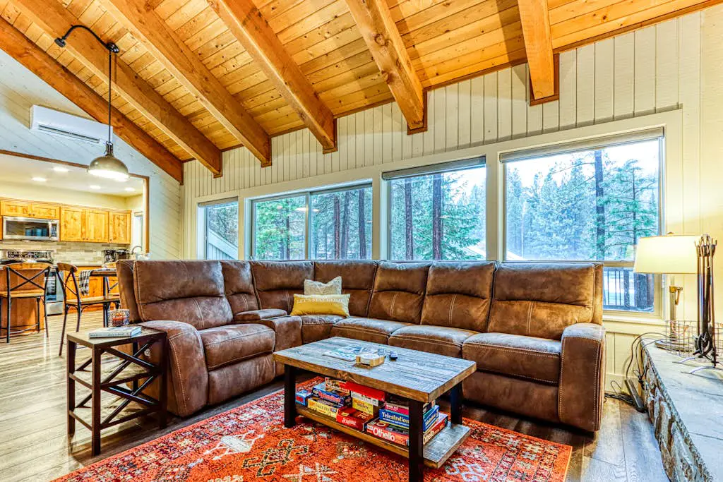 Dog-friendly home next to South Meadow pool with fireplace & washer&dryer