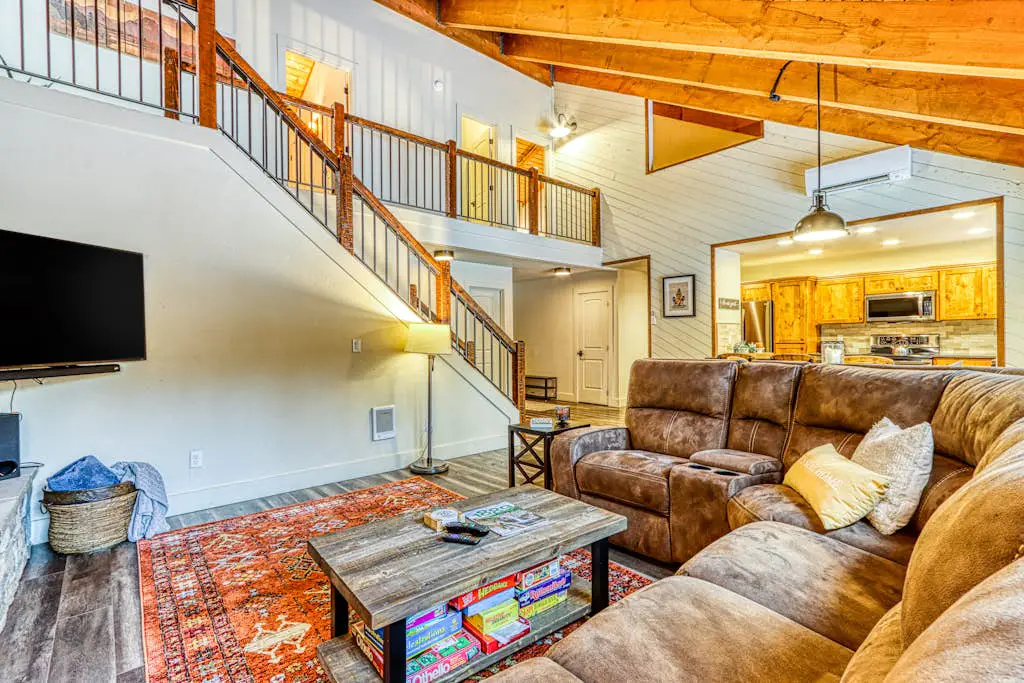 Dog-friendly home next to South Meadow pool with fireplace & washer&dryer