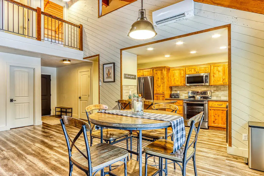 Dog-friendly home next to South Meadow pool with fireplace & washer&dryer