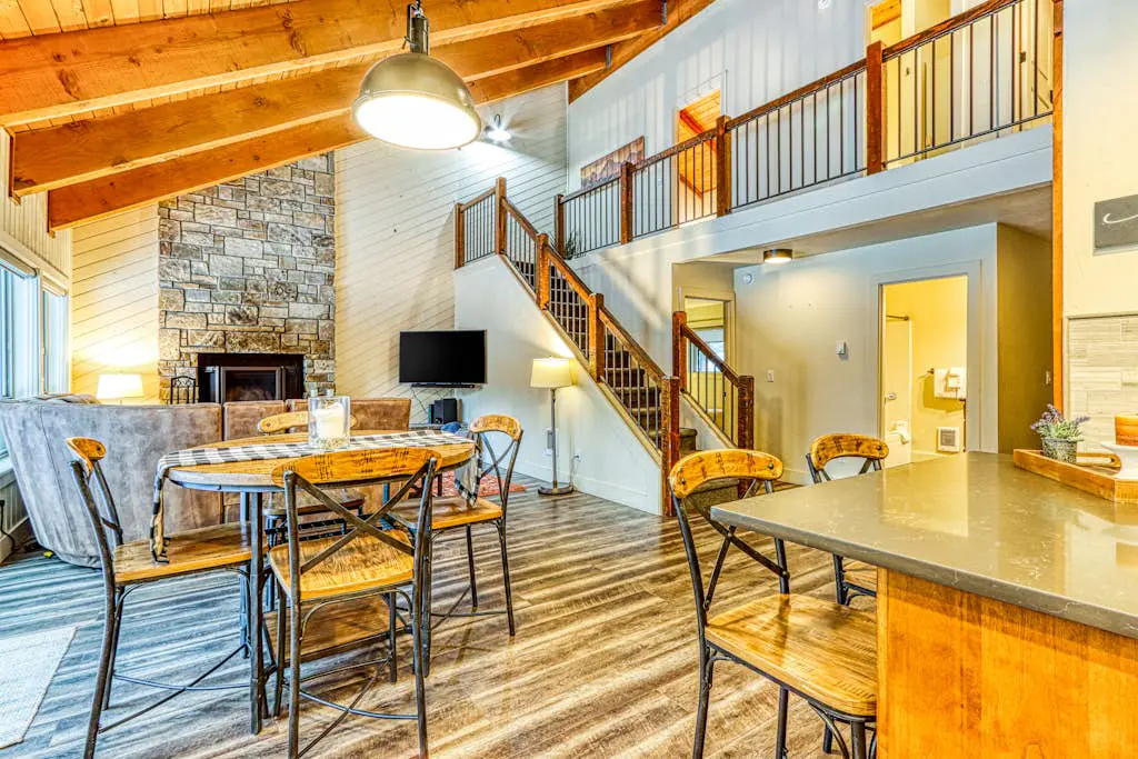 Dog-friendly home next to South Meadow pool with fireplace & washer&dryer