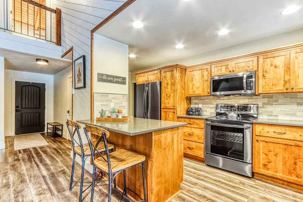 Dog-friendly home next to South Meadow pool with fireplace & washer&dryer
