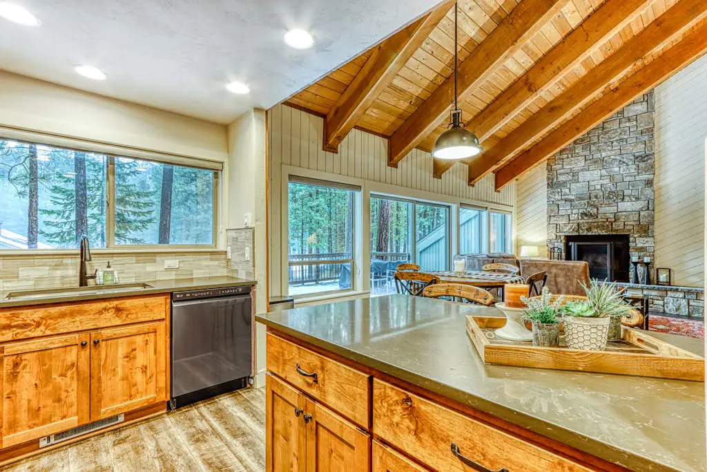 Dog-friendly home next to South Meadow pool with fireplace & washer&dryer