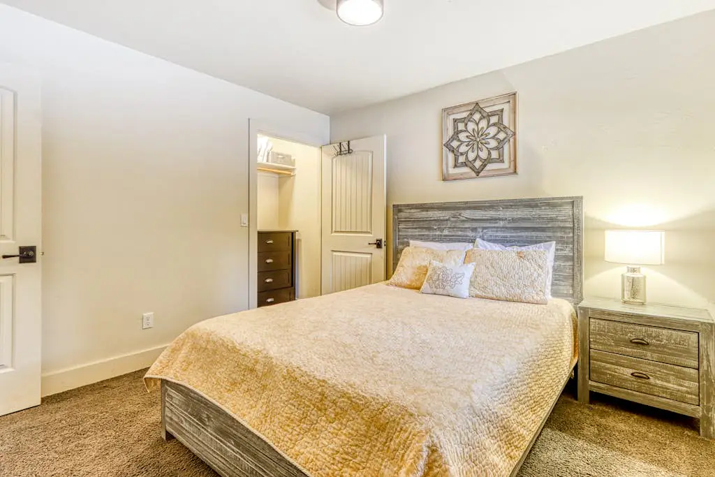 Dog-friendly home next to South Meadow pool with fireplace & washer&dryer