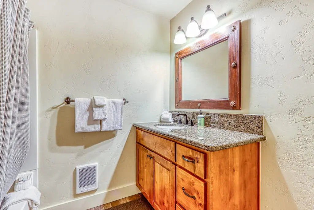 Dog-friendly home next to South Meadow pool with fireplace & washer&dryer