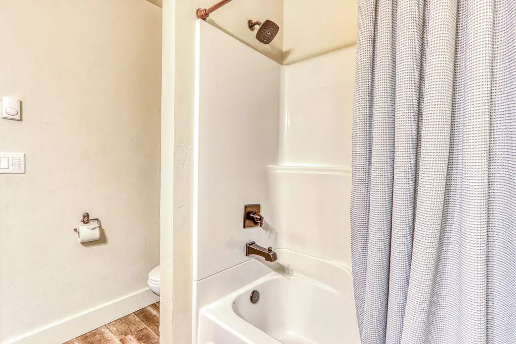 Dog-friendly home next to South Meadow pool with fireplace & washer&dryer