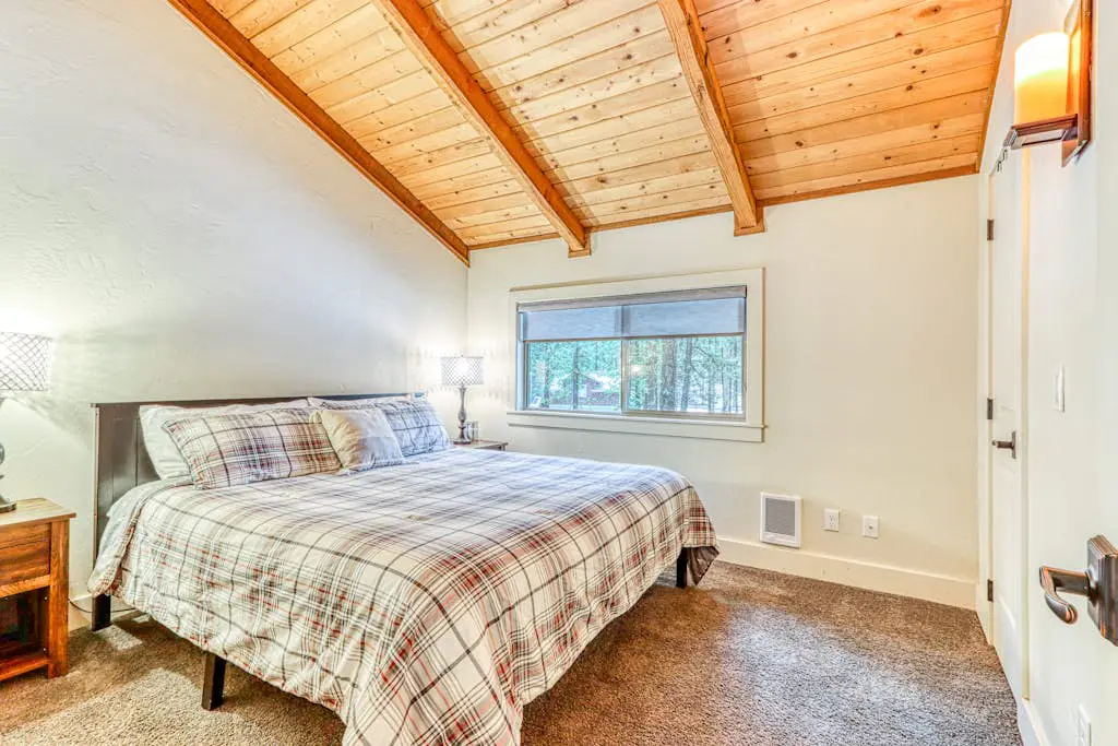 Dog-friendly home next to South Meadow pool with fireplace & washer&dryer