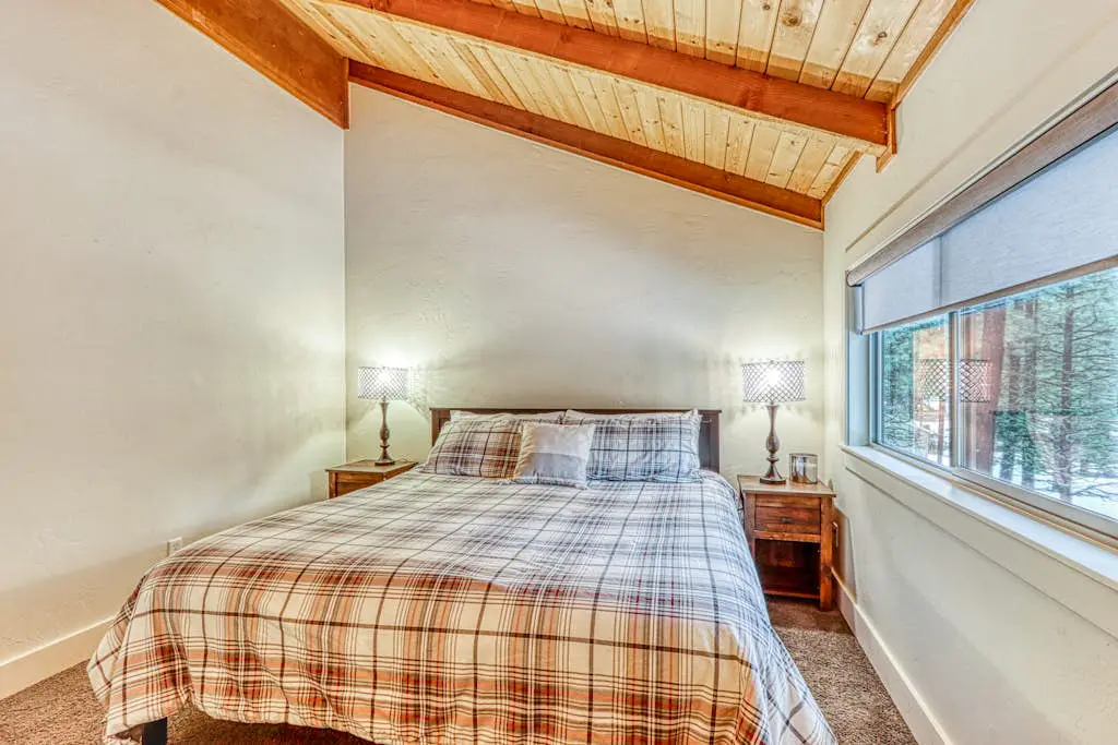 Dog-friendly home next to South Meadow pool with fireplace & washer&dryer