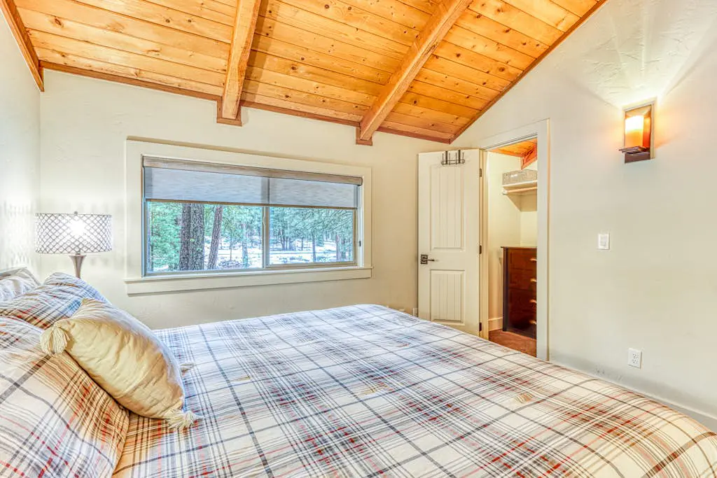 Dog-friendly home next to South Meadow pool with fireplace & washer&dryer