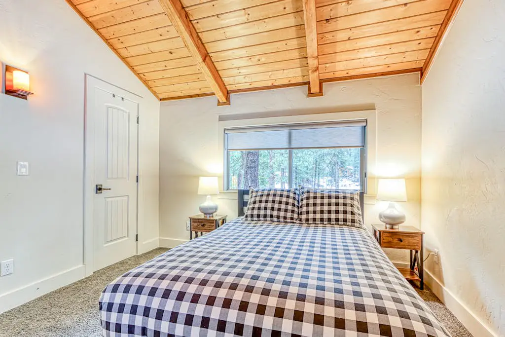 Dog-friendly home next to South Meadow pool with fireplace & washer&dryer