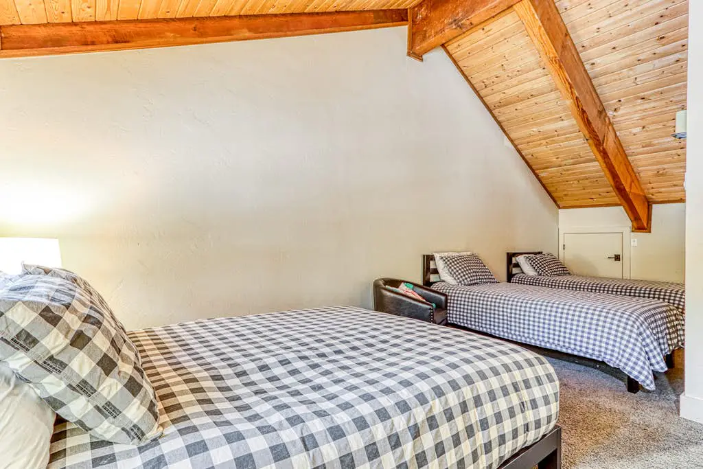 Dog-friendly home next to South Meadow pool with fireplace & washer&dryer