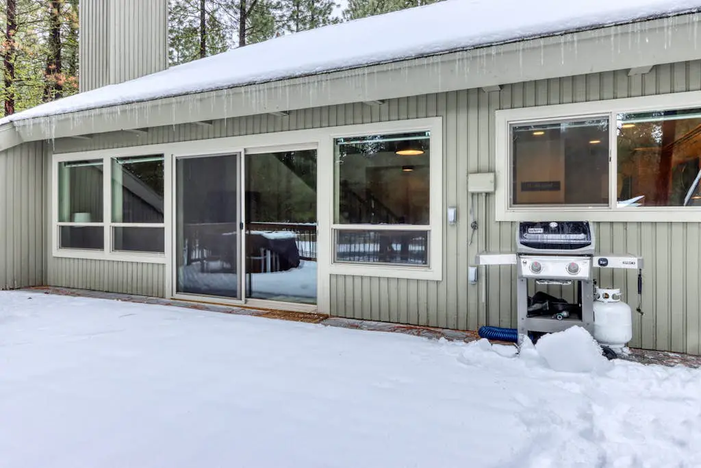 Dog-friendly home next to South Meadow pool with fireplace & washer&dryer