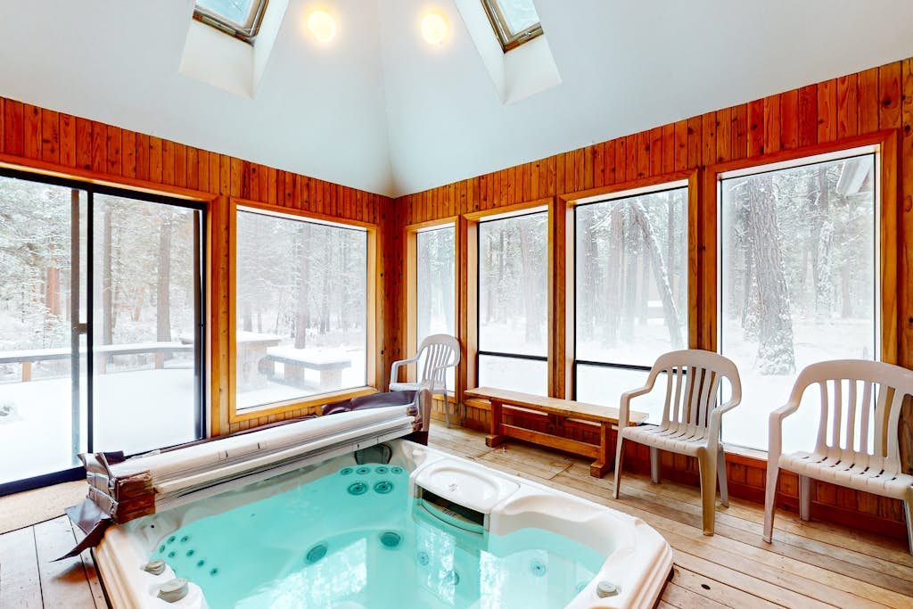 Beautiful and spacious family-friendly home w/ indoor hot tub, fireplace, patio