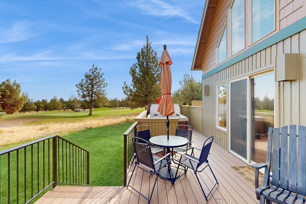 Beautifully updated, golf-course-front chalet with deck, pools, hot tubs & gyms