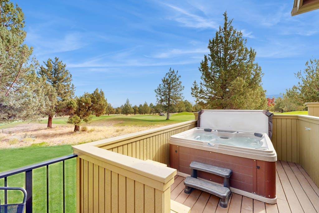 Beautifully updated, golf-course-front chalet with deck, pools, hot tubs & gyms