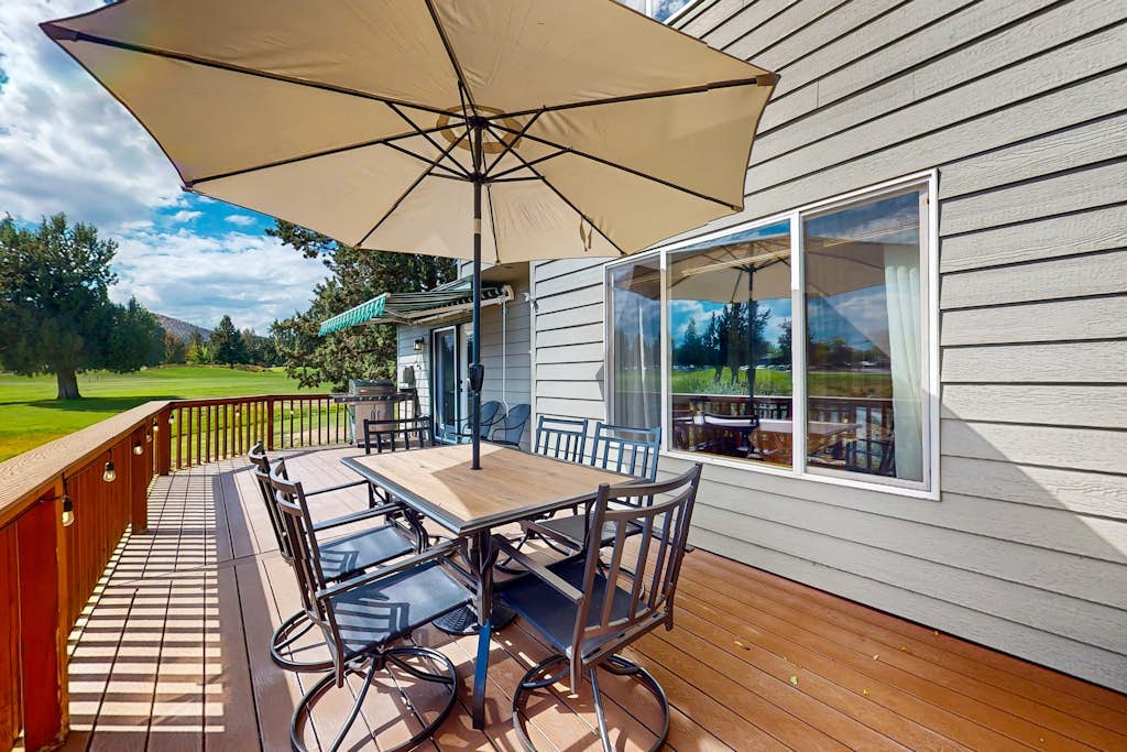 Charming waterfront townhouse with fireplace, pool, hot tub, & washerdryer