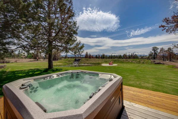 Mountain View Home w/ On-site Golf and Private Hot Tub - Near Skiing and Bend