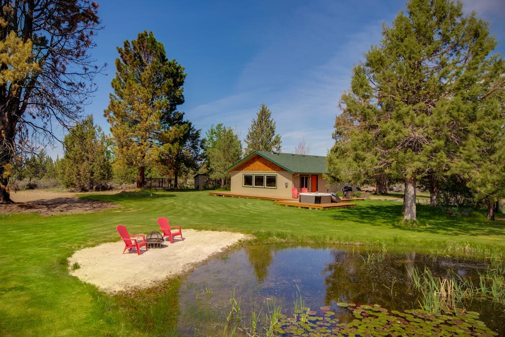 Mountain View Home w/ On-site Golf and Private Hot Tub - Near Skiing and Bend