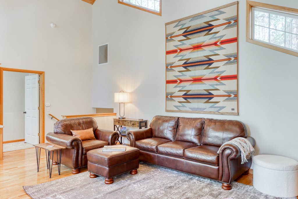 Woodland lodge with private hot tub, multiple decks & gas fireplace - 2 dogs OK