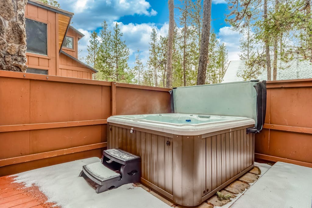 Forest retreat with a hot tub and bikes - pool access & minutes from the village