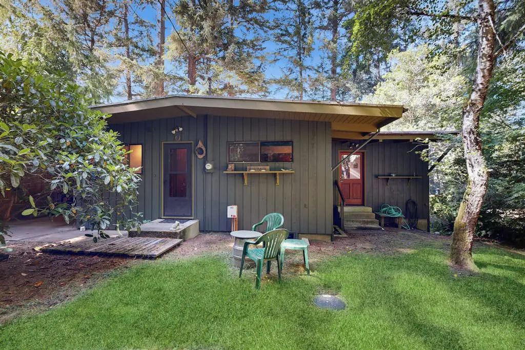 Unique lakefront cabin near the dunes with a private dock & fireplace