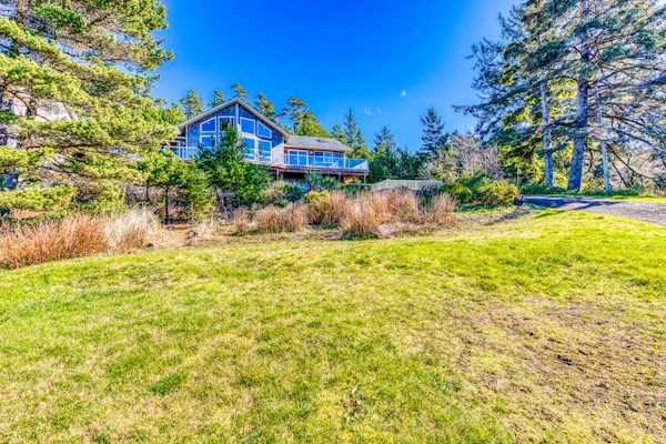 Dog-friendly house with ocean & mountain views - easy beach & park access, game room