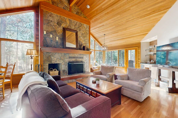 Tree-lined home with private hot tub, 7 pools, 14 tennis courts, golf, gym, AC
