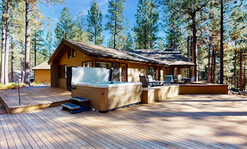 Tree-lined home with private hot tub, 7 pools, 14 tennis courts, golf, gym, AC