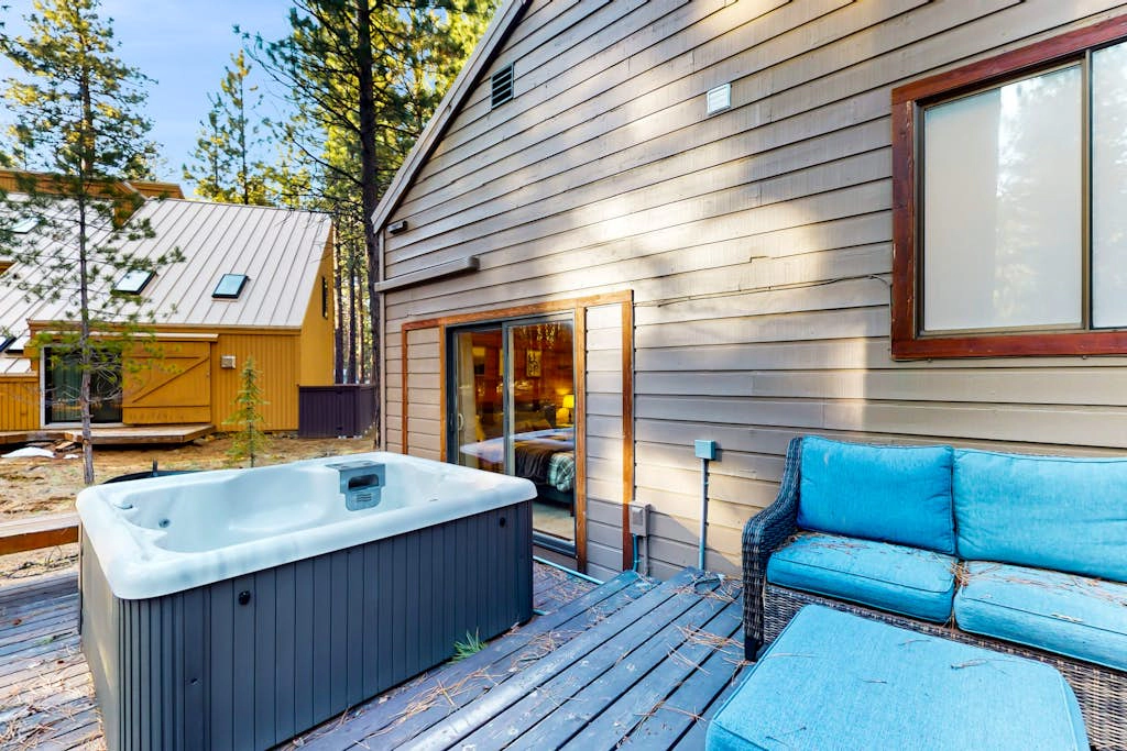 Woodland home with private hot tub, decks, pools, golf, tennis & pickleball