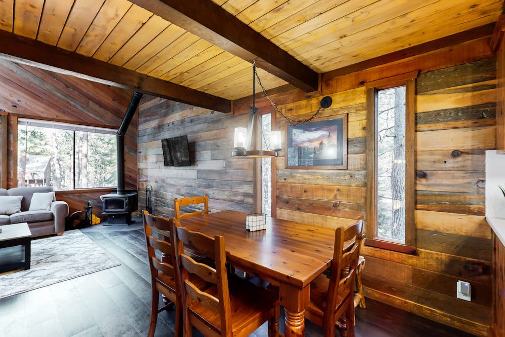 Woodland home with private hot tub, decks, pools, golf, tennis & pickleball