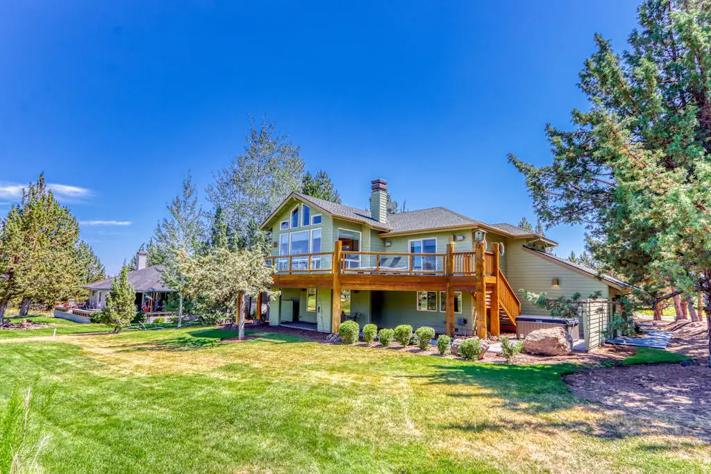 Exquisite home with hot tub, golf on-site, pool, tennis, & washer&dryer