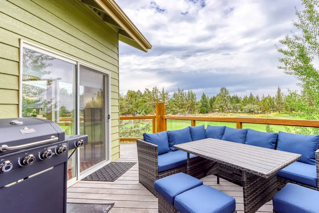 Exquisite home with hot tub, golf on-site, pool, tennis, & washer&dryer