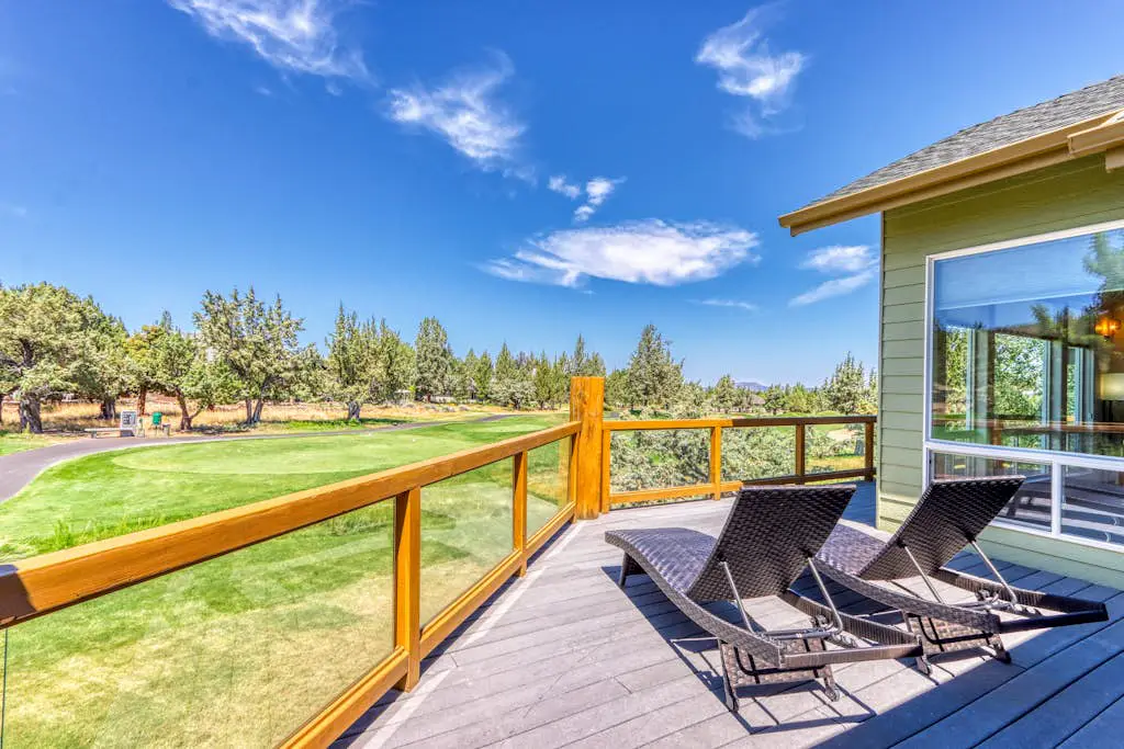 Exquisite home with hot tub, golf on-site, pool, tennis, & washer&dryer