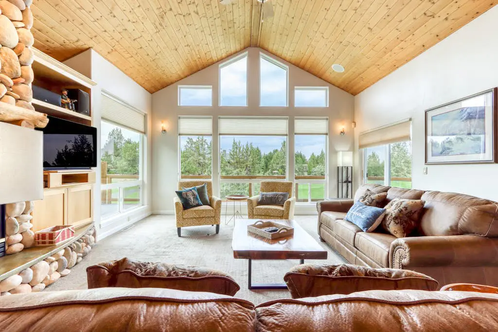 Exquisite home with hot tub, golf on-site, pool, tennis, & washer&dryer