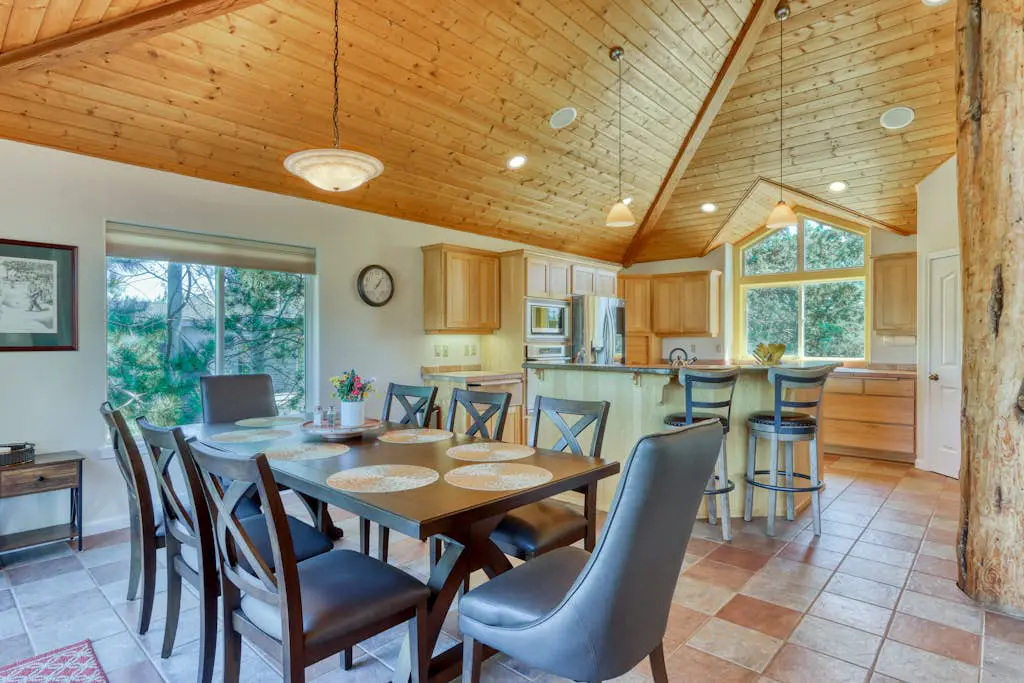 Exquisite home with hot tub, golf on-site, pool, tennis, & washer&dryer