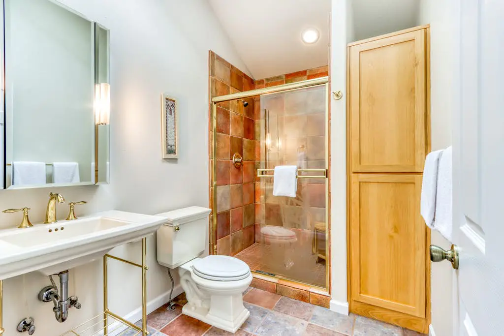 Exquisite home with hot tub, golf on-site, pool, tennis, & washer&dryer