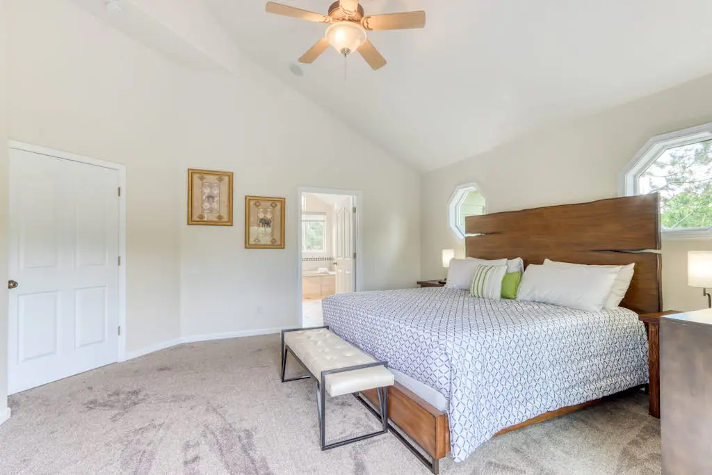 Exquisite home with hot tub, golf on-site, pool, tennis, & washer&dryer