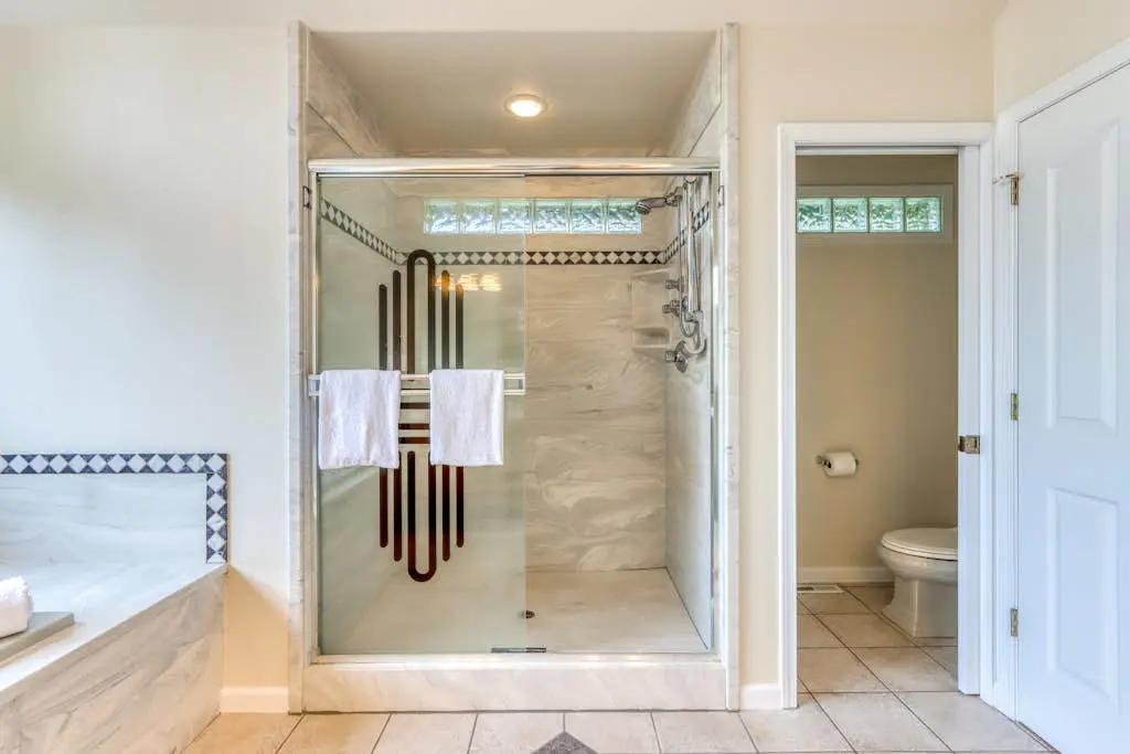 Exquisite home with hot tub, golf on-site, pool, tennis, & washer&dryer