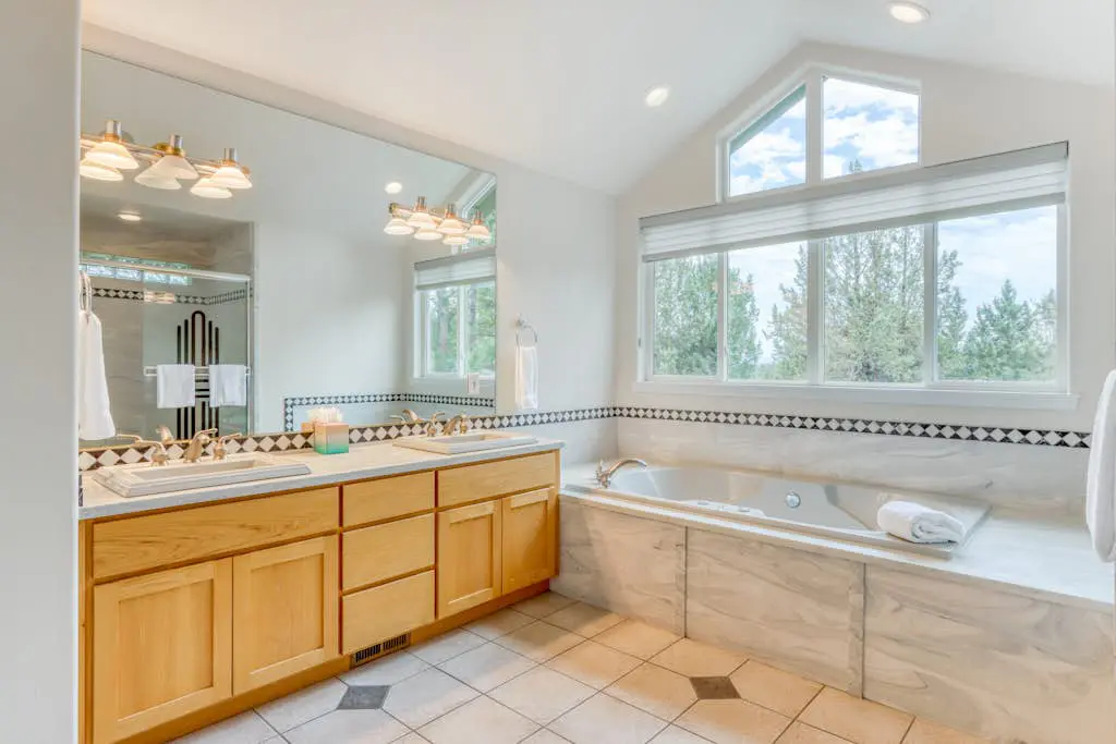 Exquisite home with hot tub, golf on-site, pool, tennis, & washer&dryer