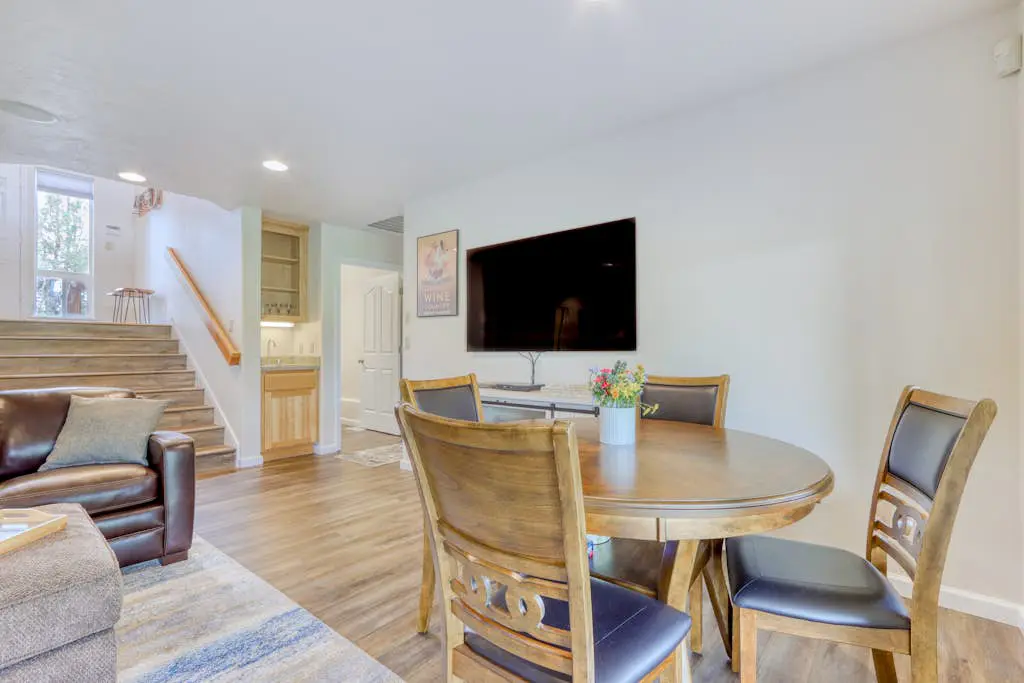 Exquisite home with hot tub, golf on-site, pool, tennis, & washer&dryer