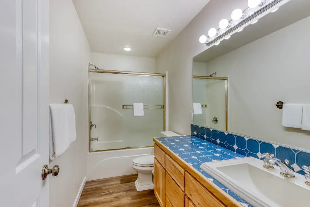 Exquisite home with hot tub, golf on-site, pool, tennis, & washer&dryer