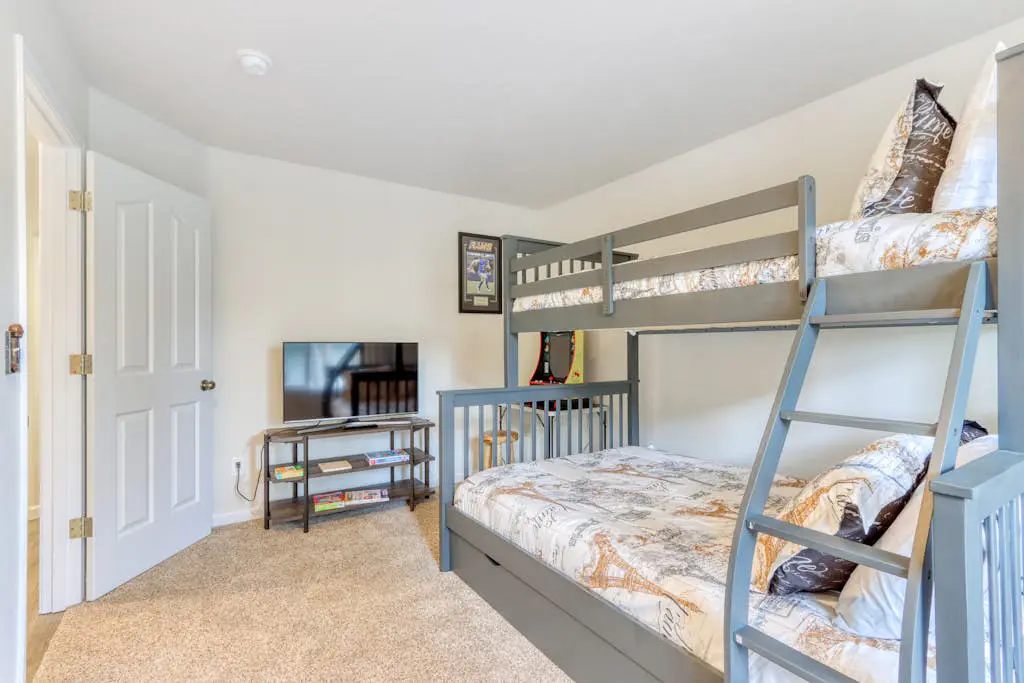 Exquisite home with hot tub, golf on-site, pool, tennis, & washer&dryer