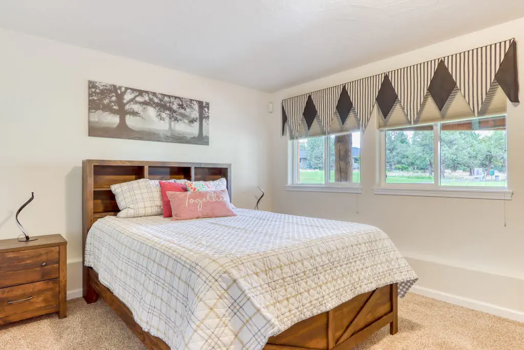 Exquisite home with hot tub, golf on-site, pool, tennis, & washer&dryer